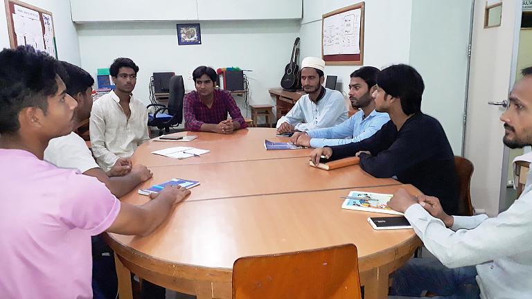 Ayudar a la Comunidad Local con Formación Vocacional en India