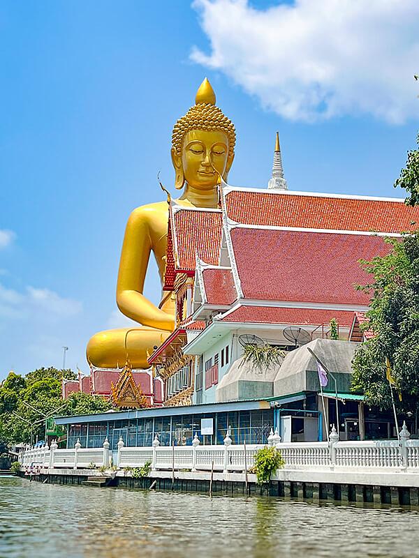 Wat Paknam Bhasicharoen