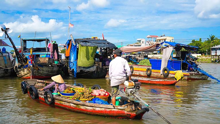 Vendors at the Floating Market