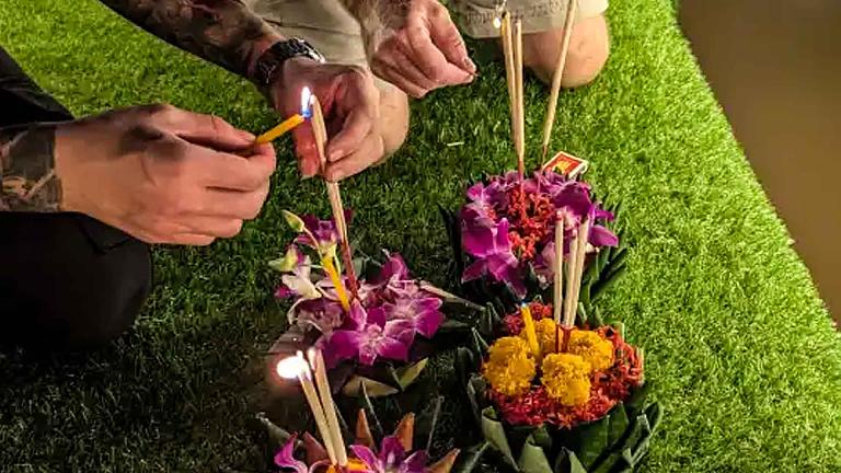 Light the Incense on Water Lantern