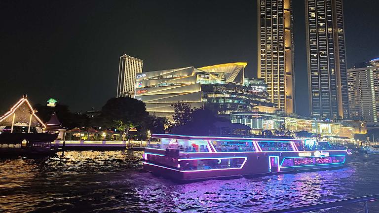 Chao Phraya River Dinner Cruise