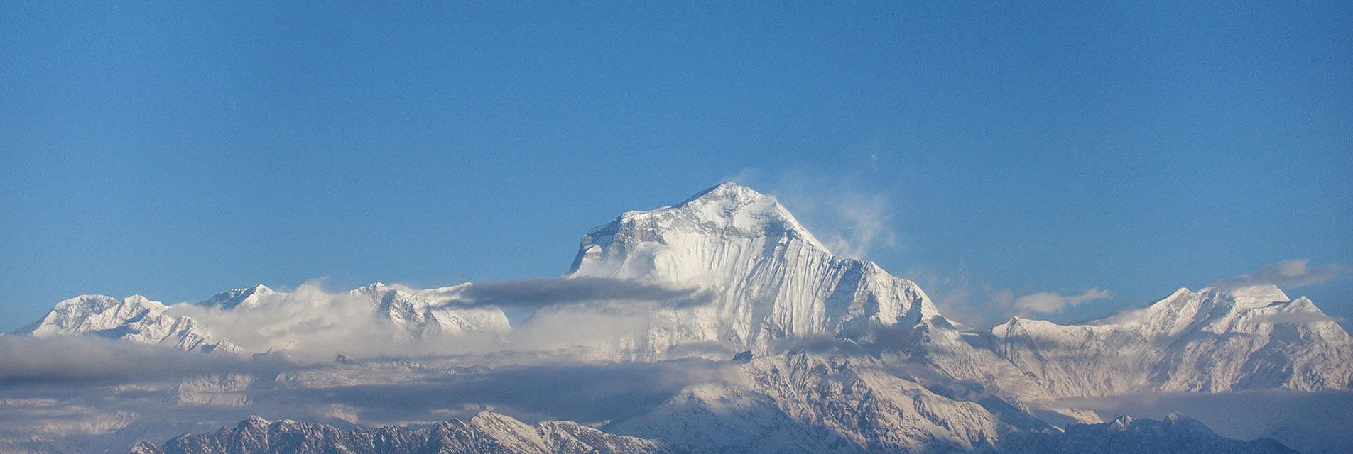 Montaña nevada de Nepal