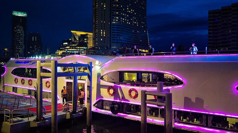 Private Dinner Cruise along the Chao Phraya River in Bangkok