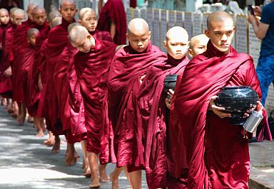 In-depth Myanmar Tour with Monastery Experience