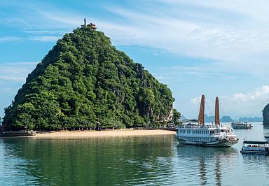 Vietnam Panorama with Luxury Halong Bay Cruise