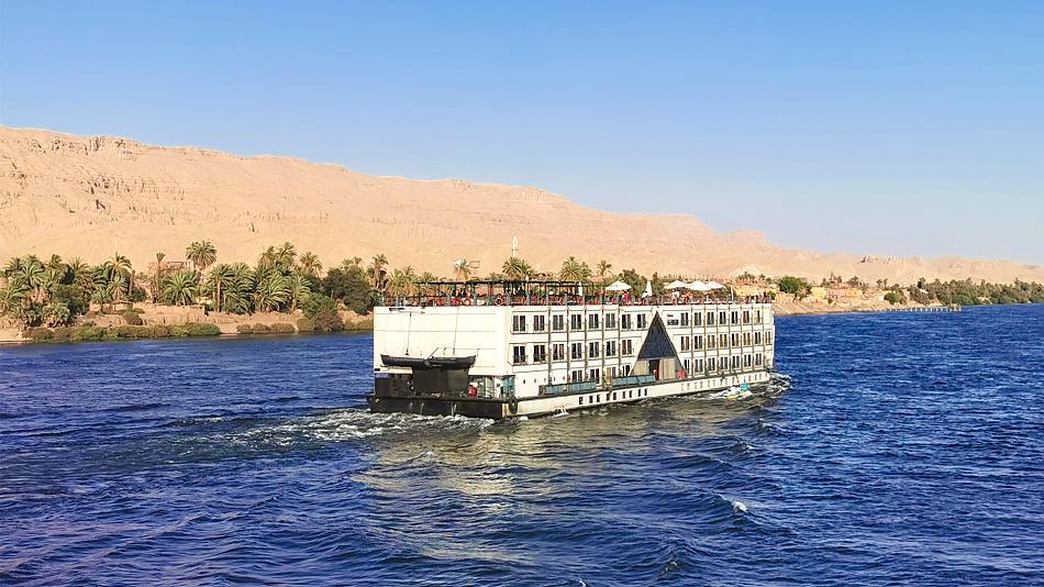 nile cruise with pyramids