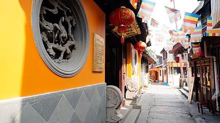 Walk in Zhujiajiao Water Town