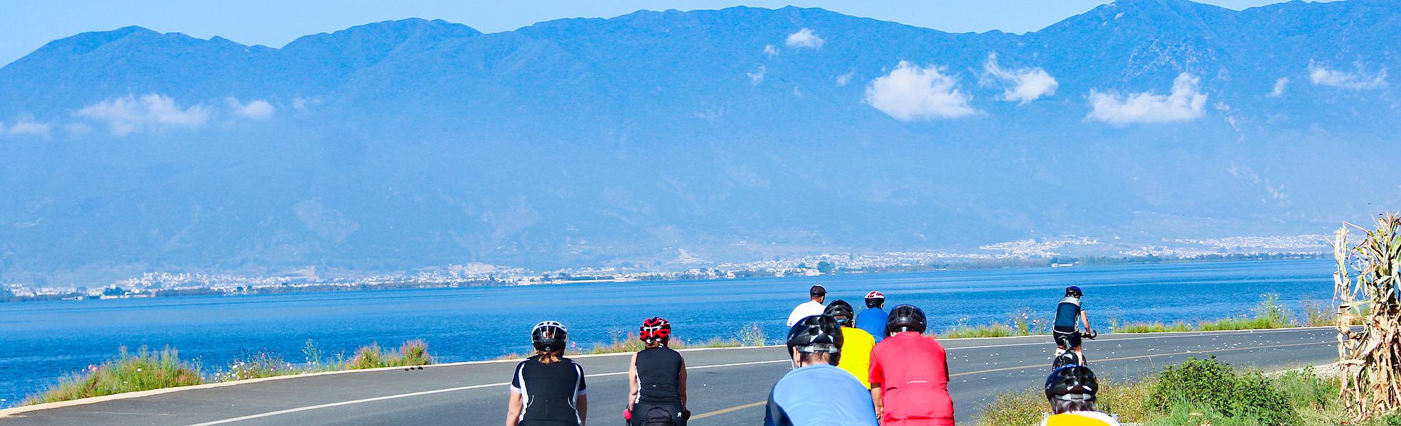 Cycling along the Erhai Lake