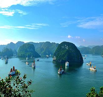 The famous Vietnamese attractions described on Vietnam currency