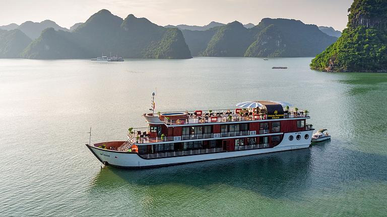 Vietnam Luxury Tour with Lan Ha Bay