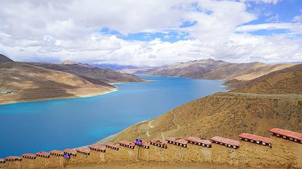 Yamdrok Lake