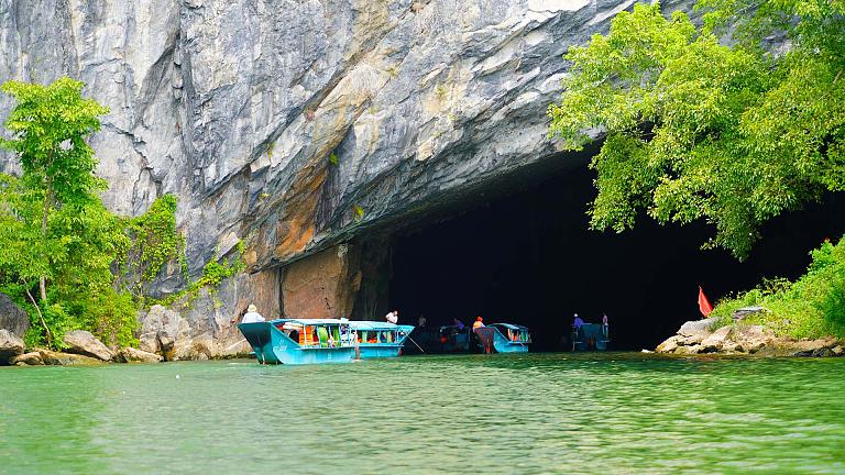 Phong Nha Caves