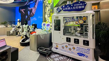 AI Robot Latte Art Coffee Machine Experience