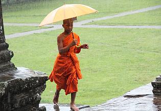Monk in th Angkor Wat