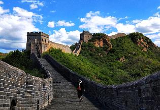 Hiking along Jinshanling Great Wall 