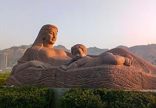 Yellow River Mother Sculpture 