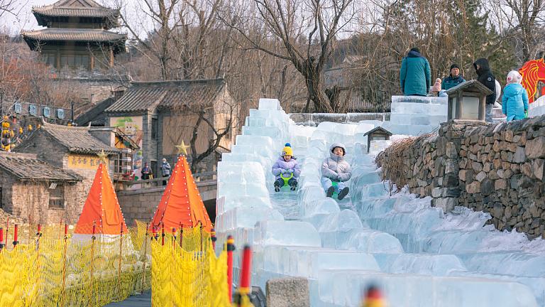 Longqing Gorge Winter Ice Activities