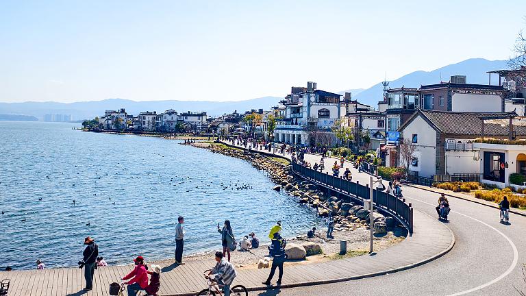 Cycling Along the Erhai Lake, Dali